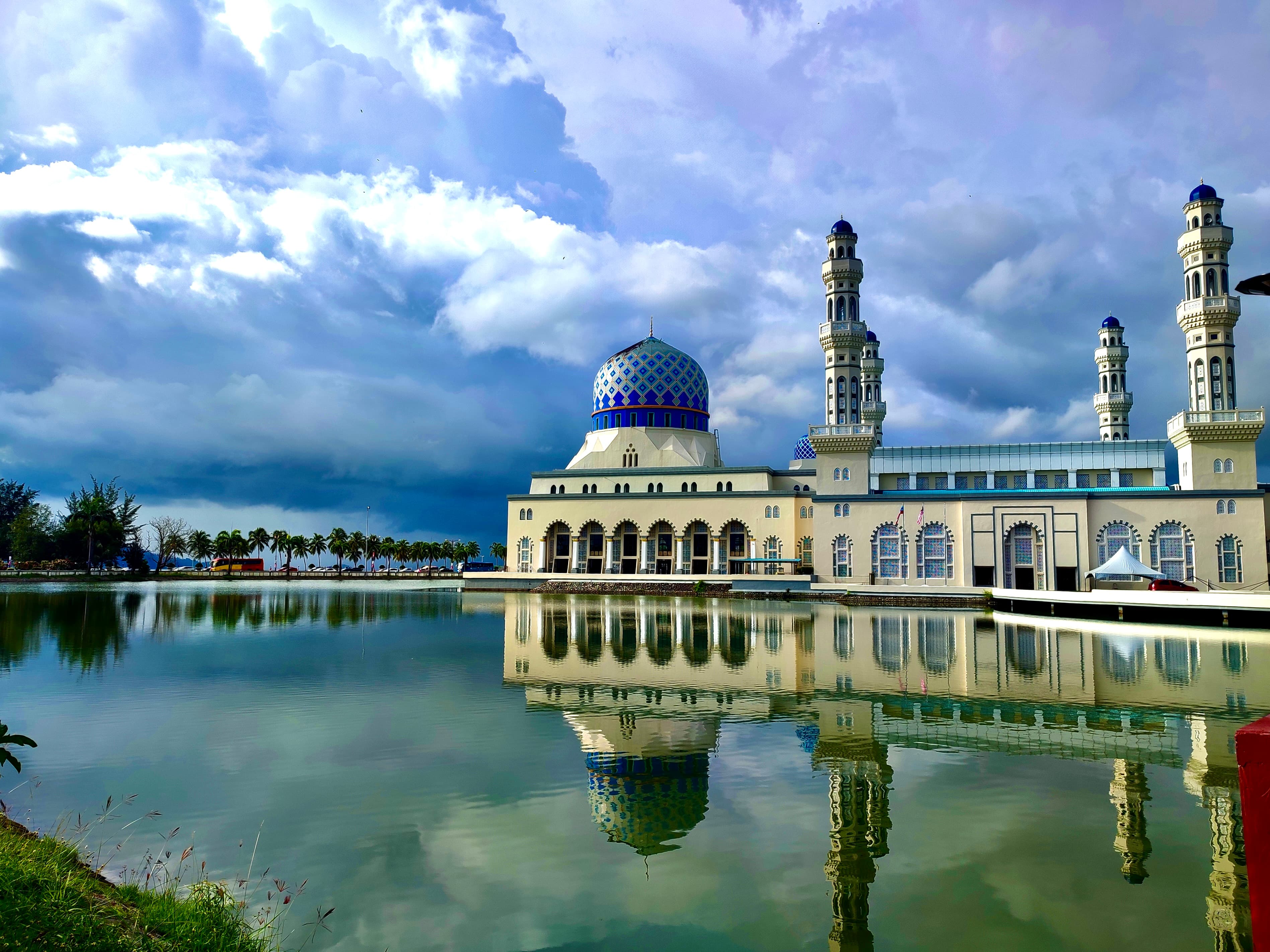 Călătorii prin lume